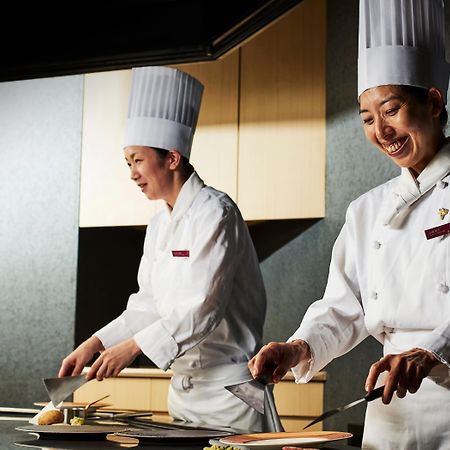 Ana Crowne Plaza Kobe By Ihg Exterior foto Culinary students at the International Culinary Center
