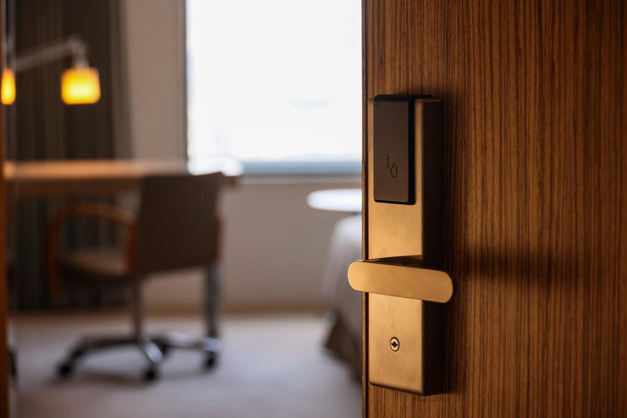 Ana Crowne Plaza Kobe By Ihg Exterior foto A card-based electronic lock